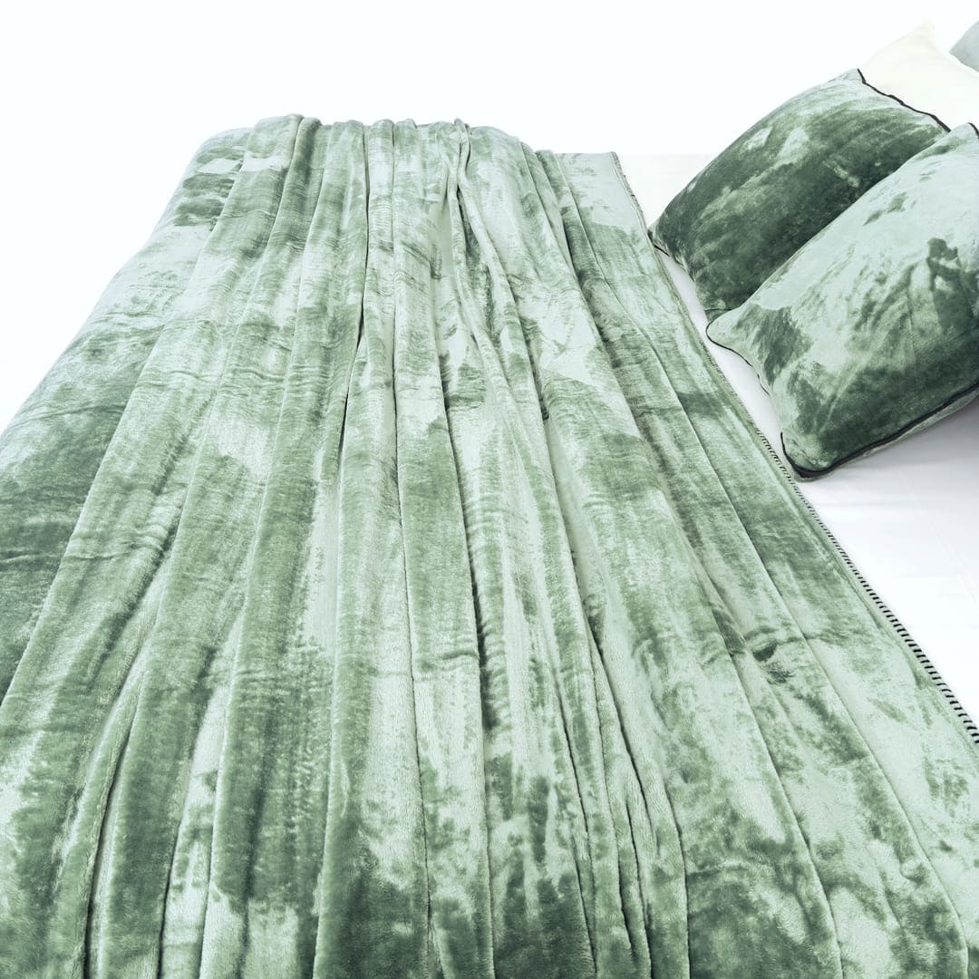 Zarf All-Season Premium AC Blanket With Two Cushion Covers - Eucalyptus