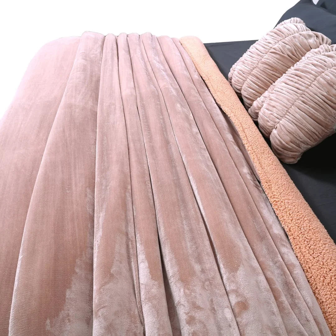 Zarf California King Size Reversible Quilt With 2 Cushion Covers - Peony