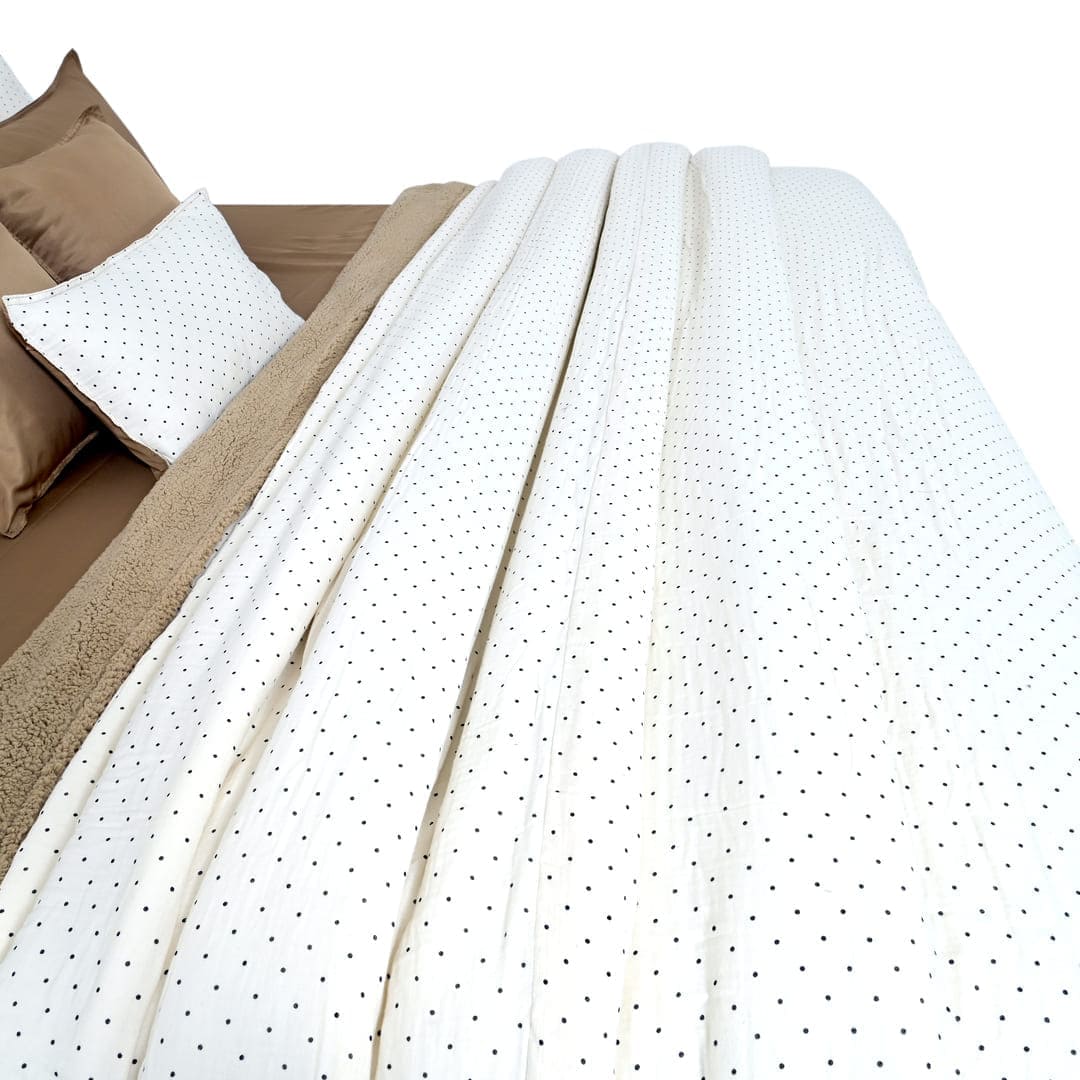 Zarf California King Size Reversible Quilt  With 2 pillowcases and 1 Breakfast Cushion cover - Dottie