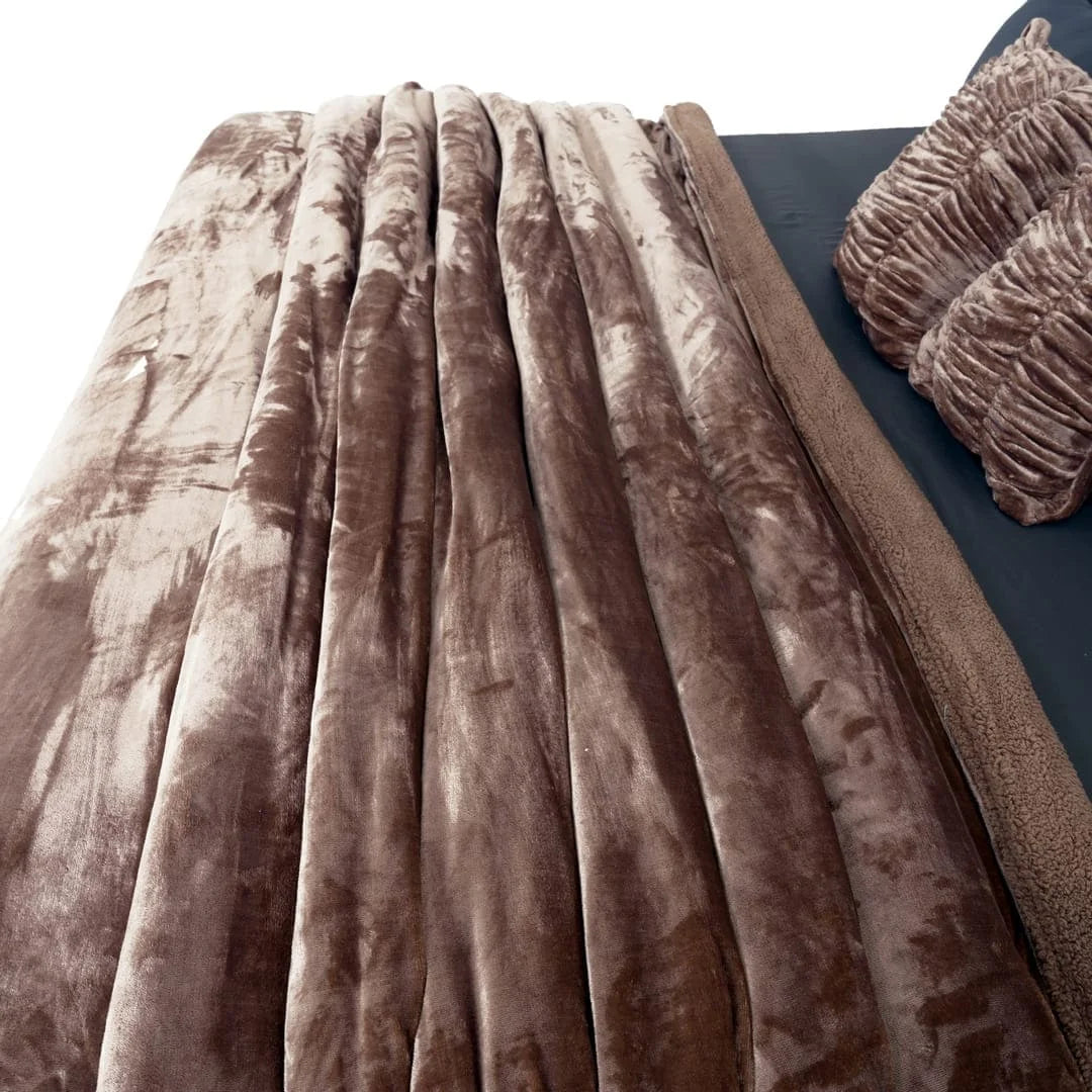 Zarf California King Size Reversible Quilt With 2 Cushion Covers - Cedar