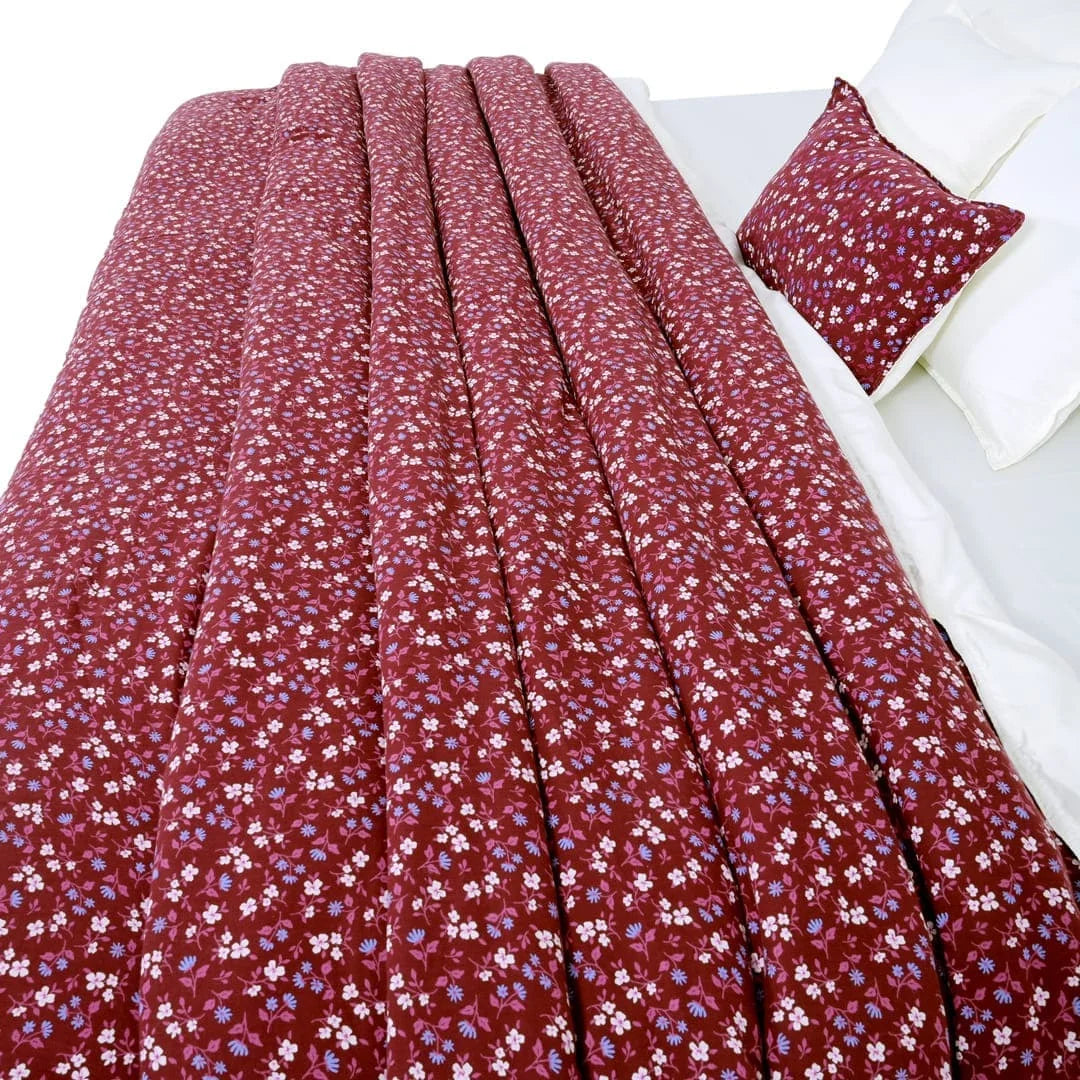 Linen Blend AC Comforter With 2 Pillow Cases and 1 Breakfast Pillow - Scarlet