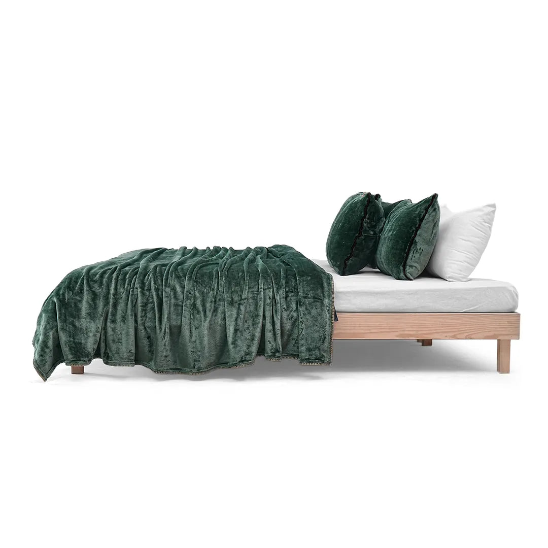 Zarf All-Season Premium AC Blanket With Two Pillow Covers & Two Cushion Covers - Greener pastures