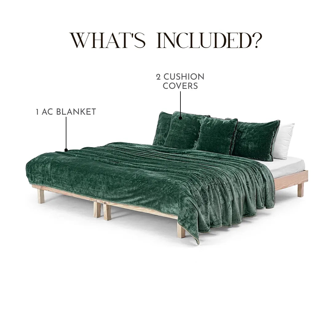 Zarf All-Season Premium AC Blanket With Two Cushion Covers - Greener pastures