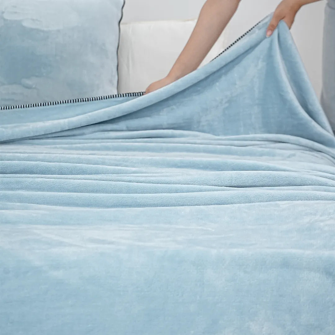 Zarf All-Season Premium AC Blanket With Two Cushion Covers - Powder Blue