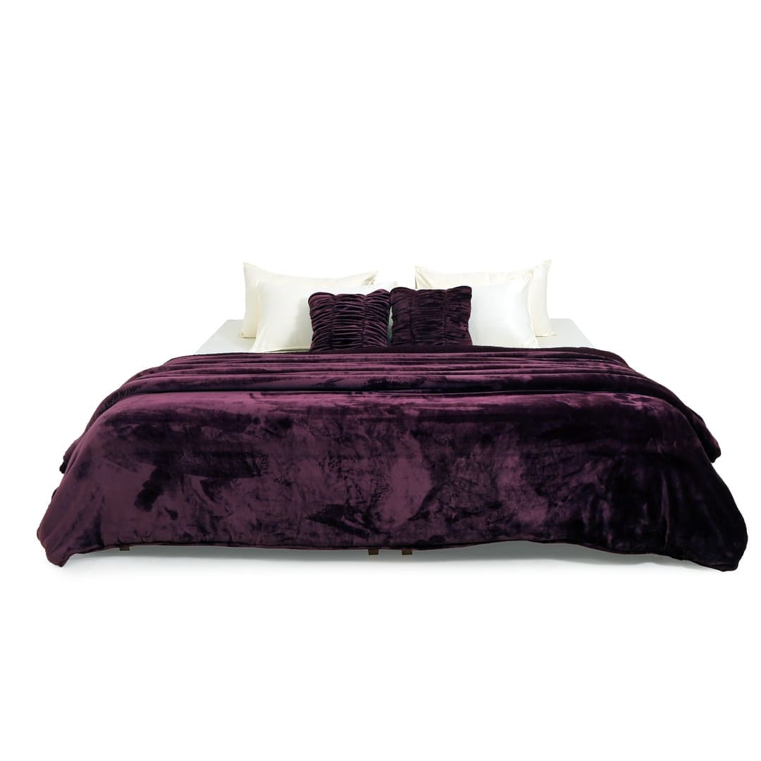 Zarf California King Size Reversible Quilt With 2 Cushion Covers - Merlot
