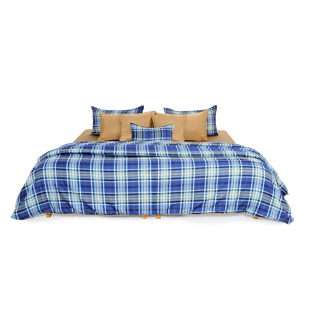 Zarf California King Size Reversible Quilt  With 2 pillowcases and 1 Breakfast Cushion cover - Calder