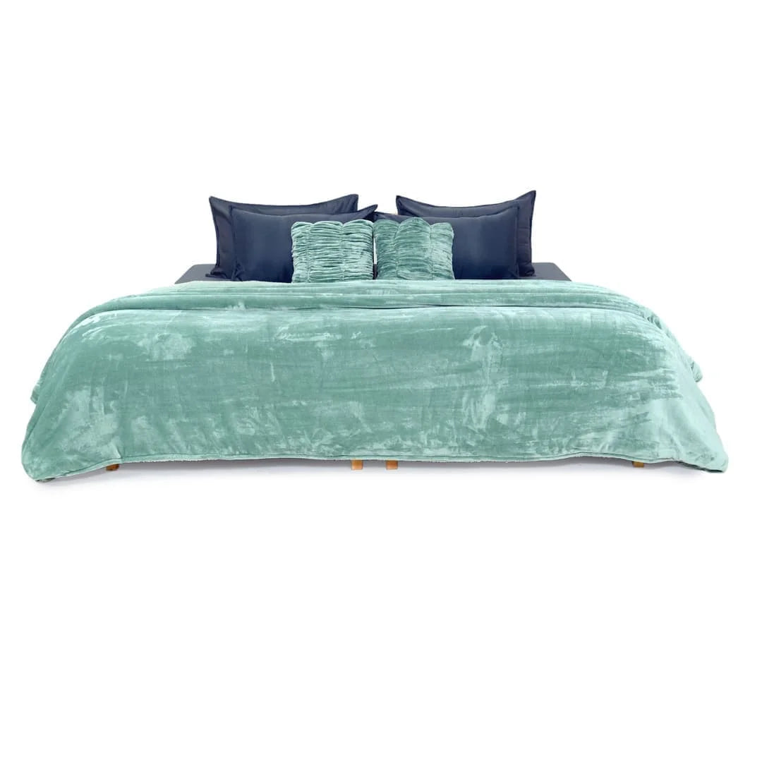 Zarf California King Size Reversible Quilt With 2 Cushion Covers - Seafoam
