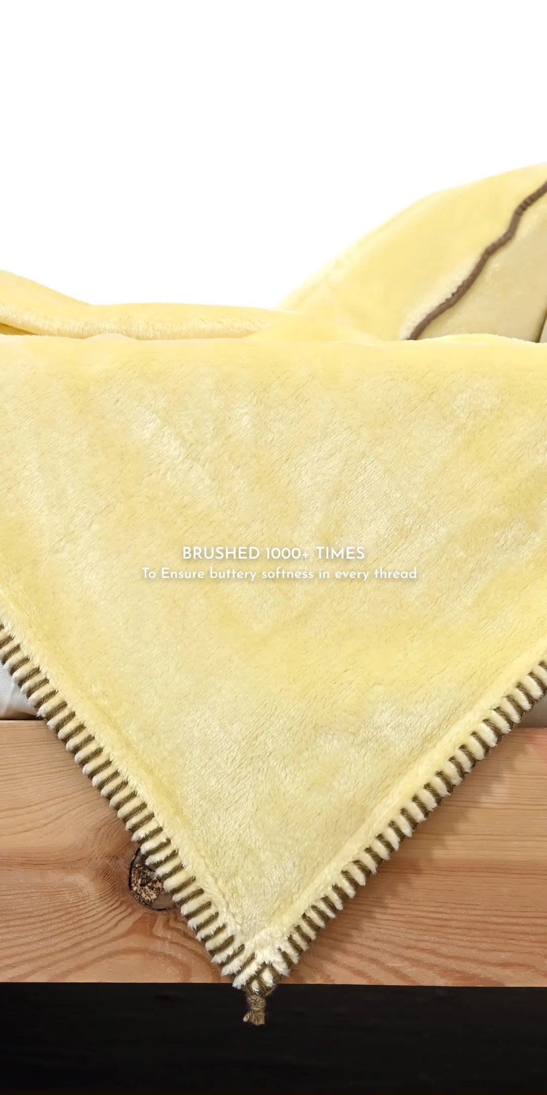 Zarf All-Season Premium AC Blanket With Two Cushion Covers - Magnolia