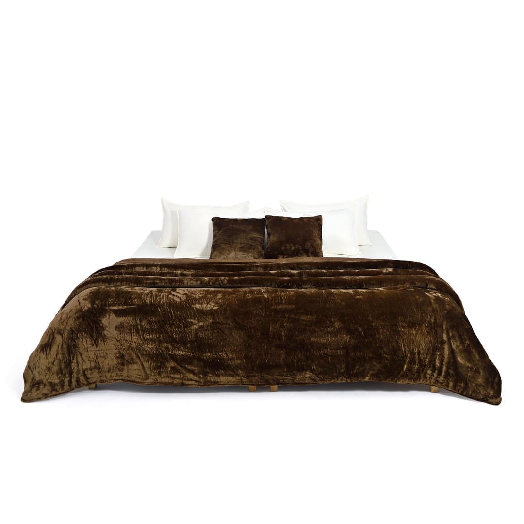 Zarf California King Size Reversible Quilt With 2 Cushion Covers - Cedar
