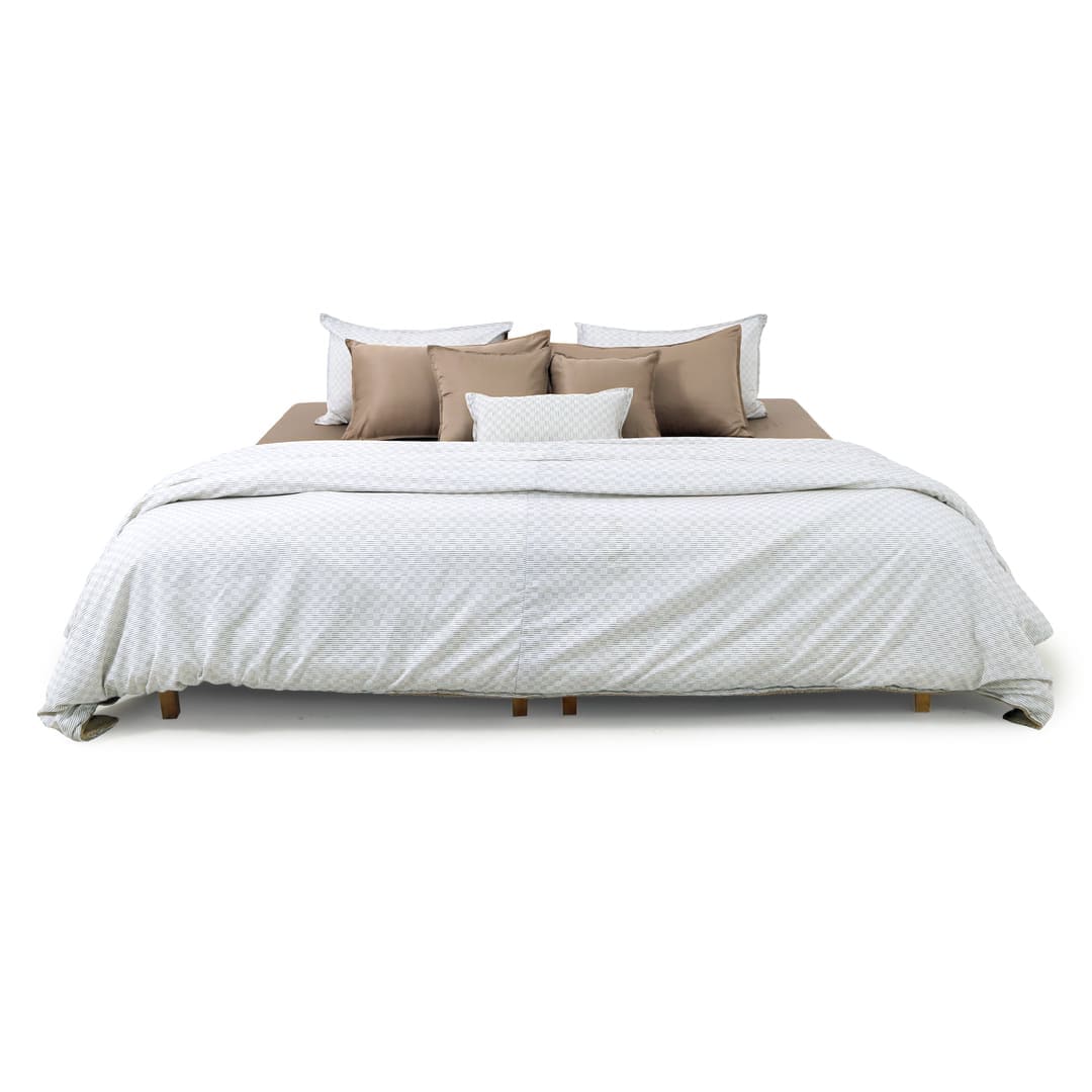 Zarf California King Size Reversible Quilt  With 2 pillowcases and 1 Breakfast Cushion cover (Limited edition) - Arctic