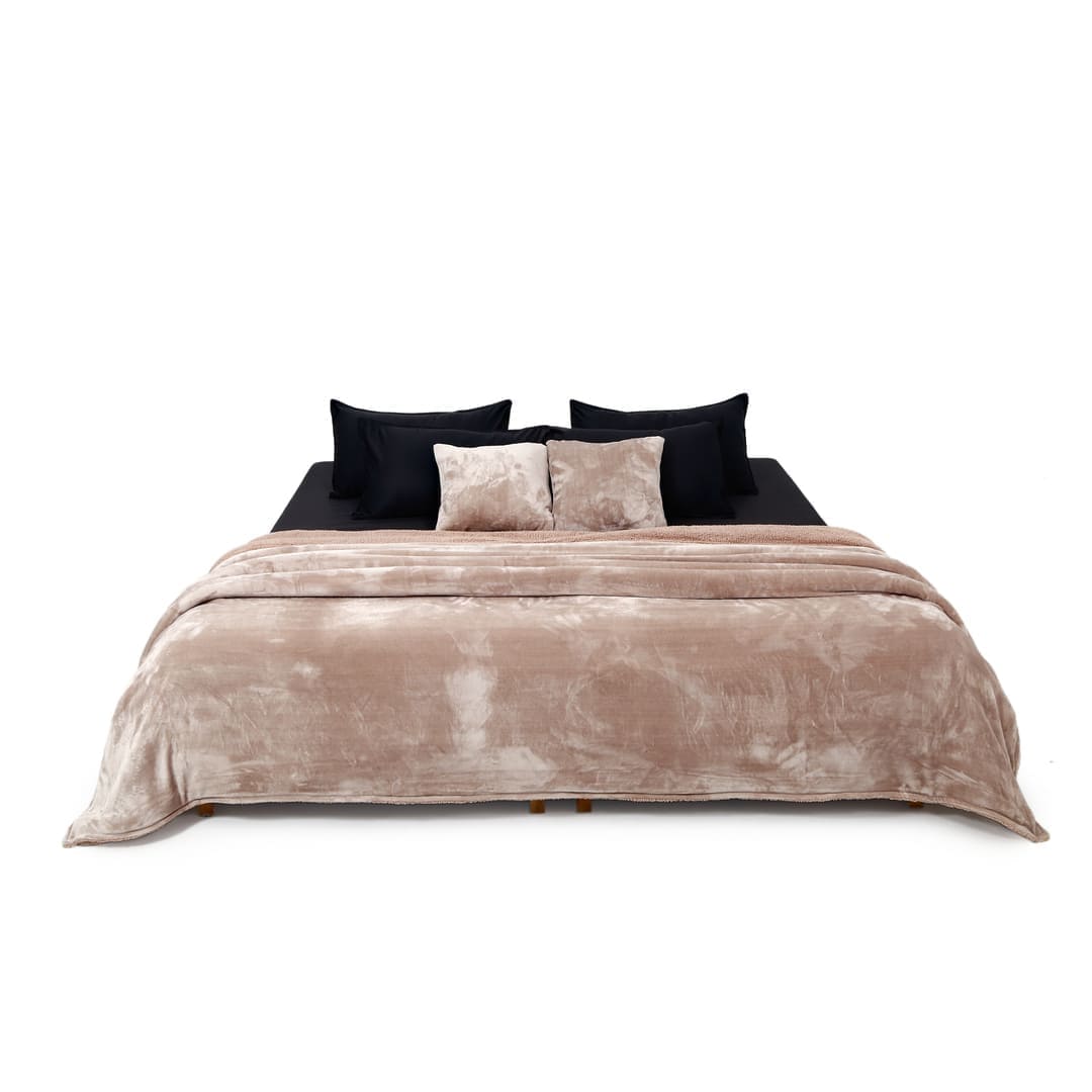 Zarf California King Size Reversible Quilt With 2 Cushion Covers - Peony