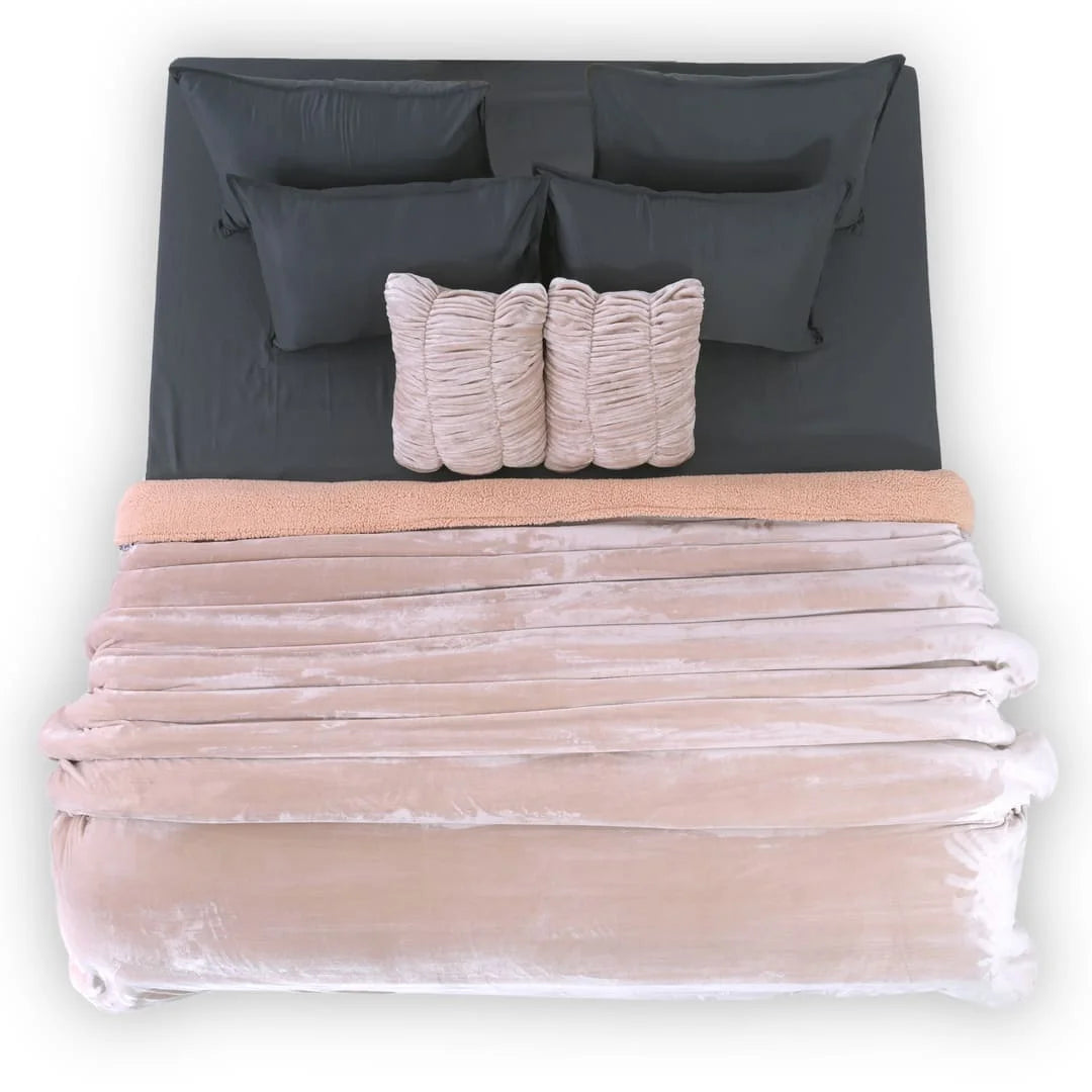 Zarf California King Size Reversible Quilt With 2 Cushion Covers - Peony