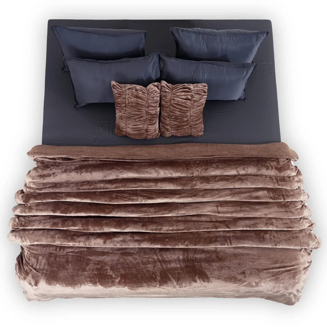 Zarf California King Size Reversible Quilt With 2 Cushion Covers - Cedar