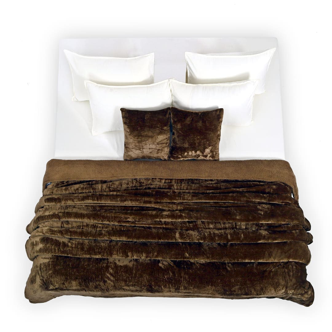 Zarf California King Size Reversible Quilt With 2 Cushion Covers - Cedar
