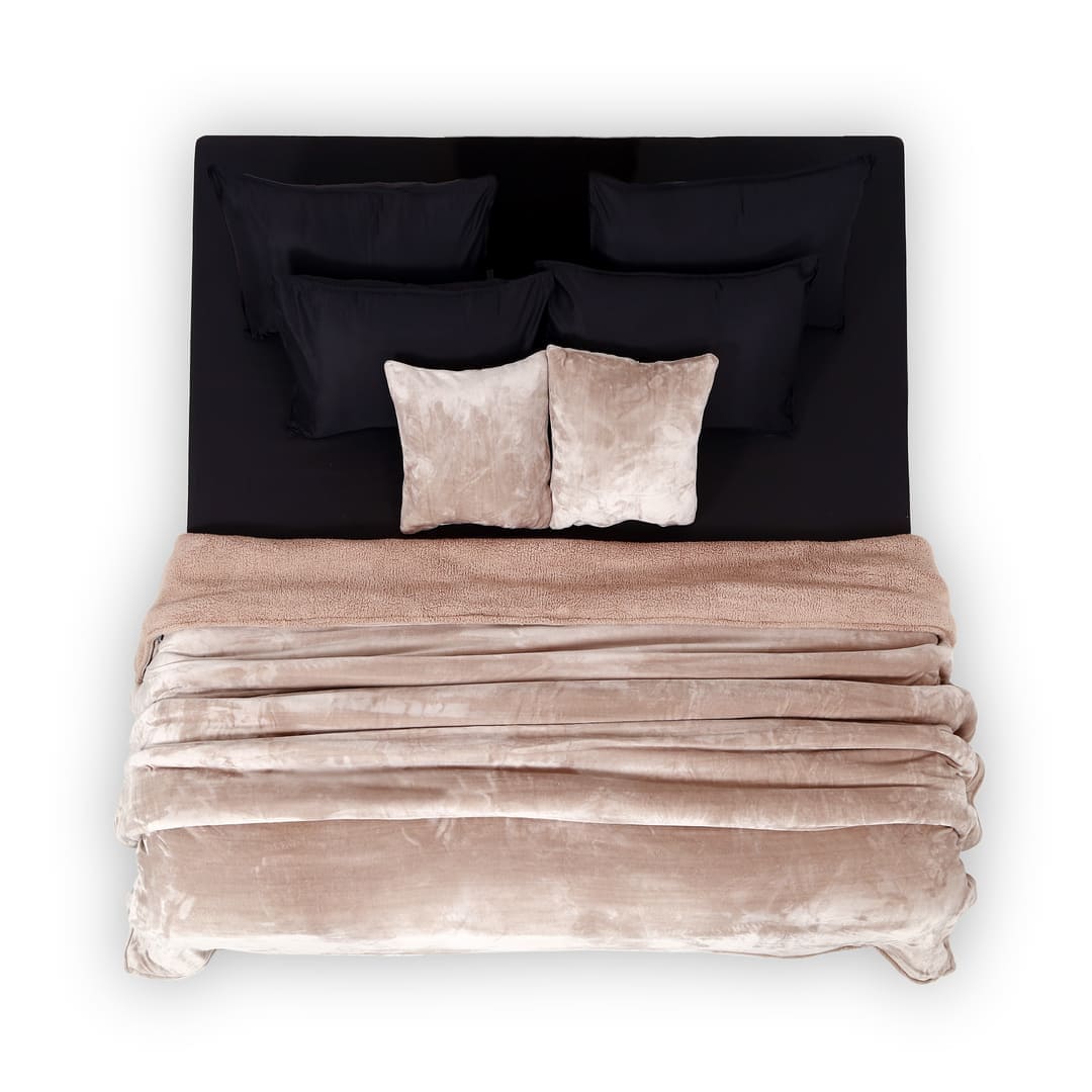 Zarf California King Size Reversible Quilt With 2 Cushion Covers - Peony