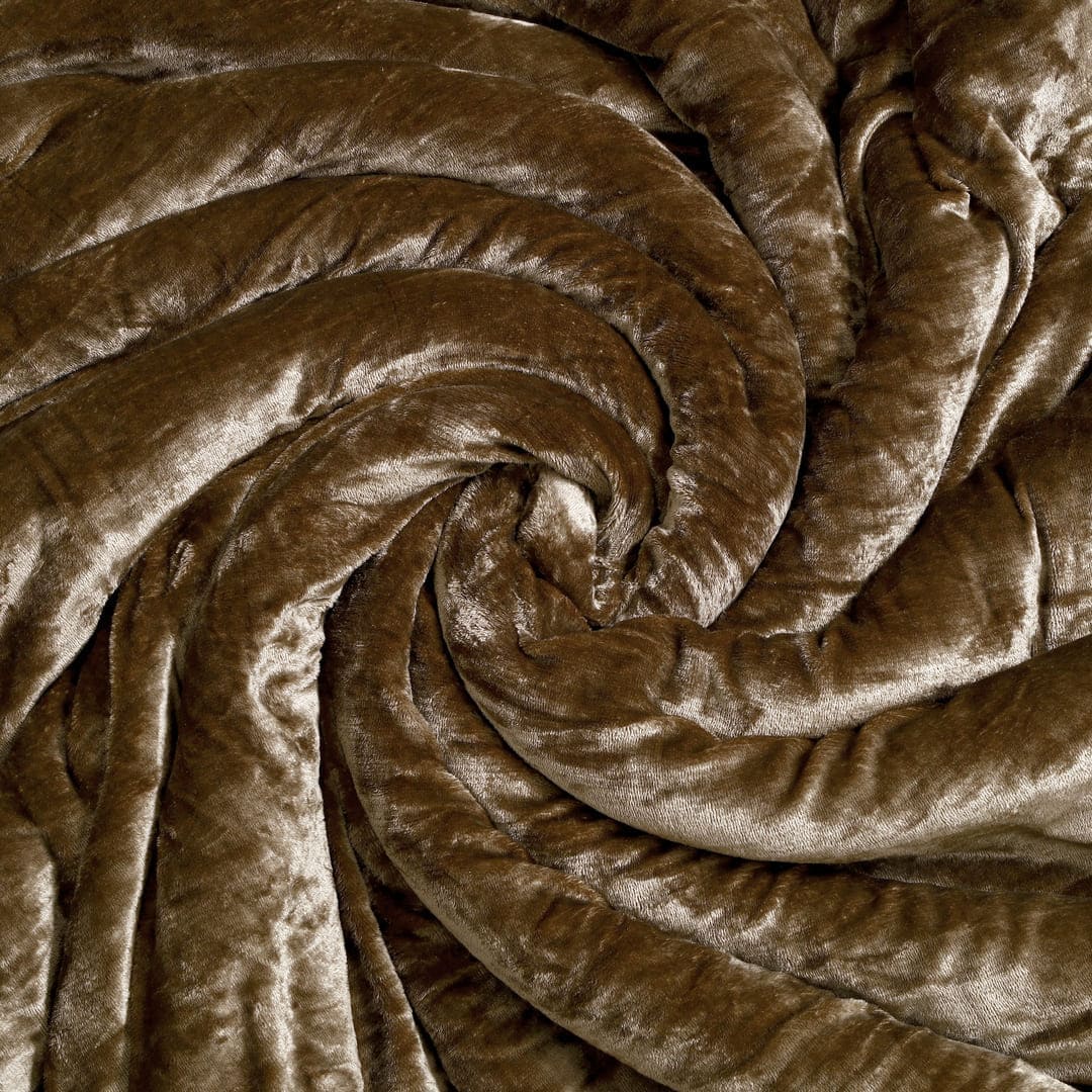 Zarf California King Size Reversible Quilt With 2 Cushion Covers - Cedar