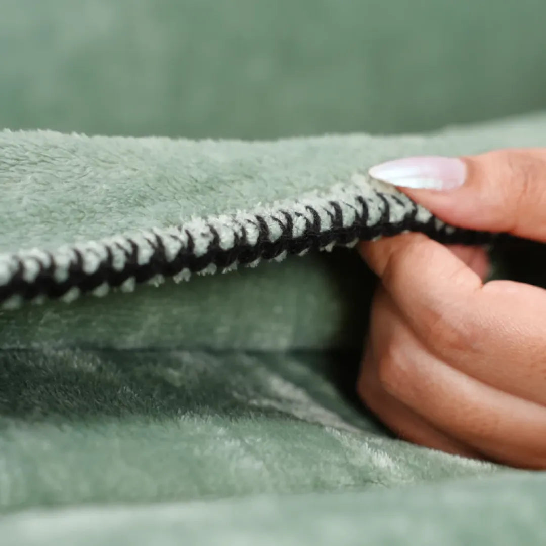 Zarf All-Season Premium AC Blanket With Two Cushion Covers - Eucalyptus