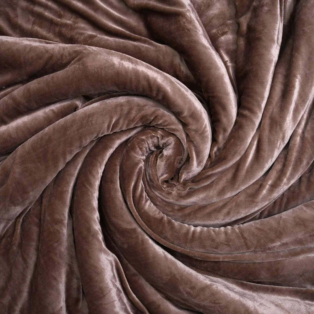 Zarf California King Size Reversible Quilt With 2 Cushion Covers - Cedar