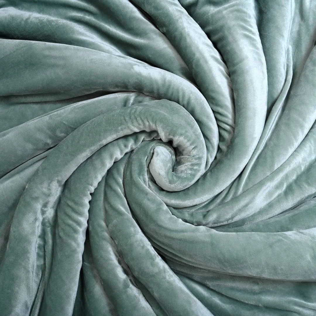 Zarf California King Size Reversible Quilt With 2 Cushion Covers - Seafoam