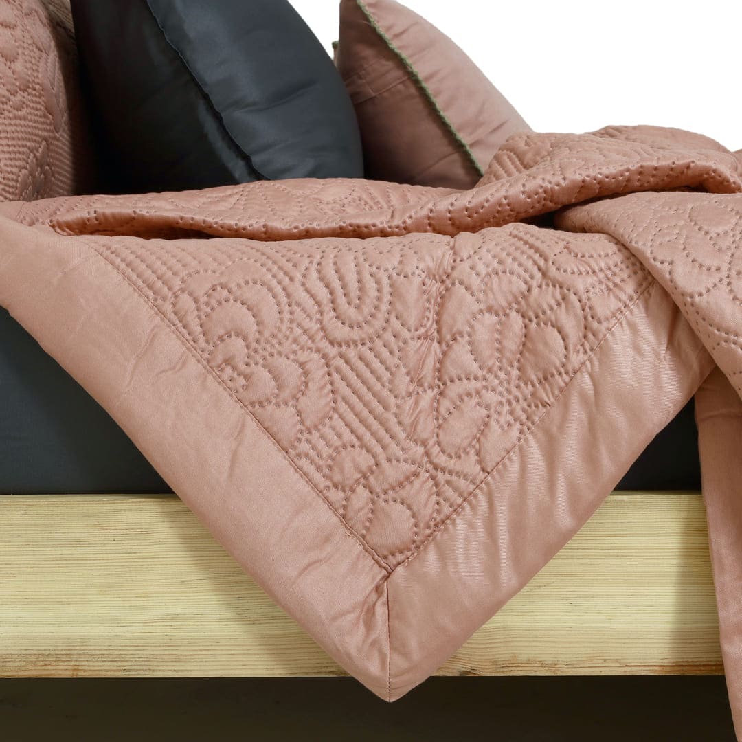 Zarf California King Size AC Comforter With 2 Pillow Cases & 2 Cushion Covers - Blush