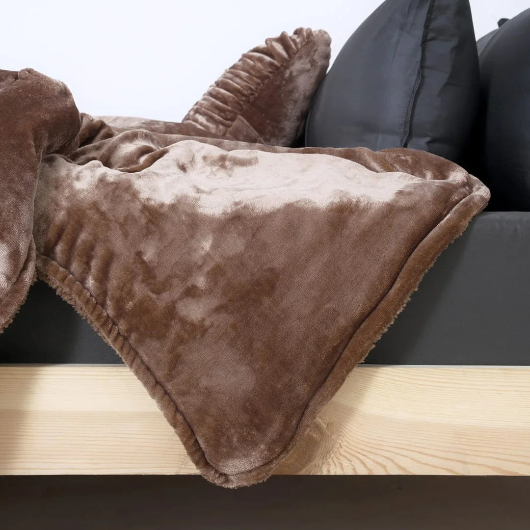 Zarf California King Size Reversible Quilt With 2 Cushion Covers - Cedar