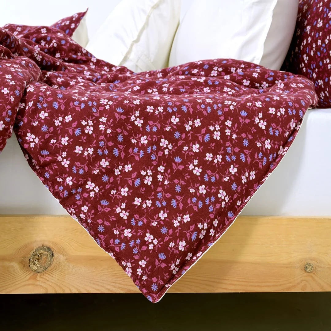 Linen Blend AC Comforter With 2 Pillow Cases and 1 Breakfast Pillow - Scarlet