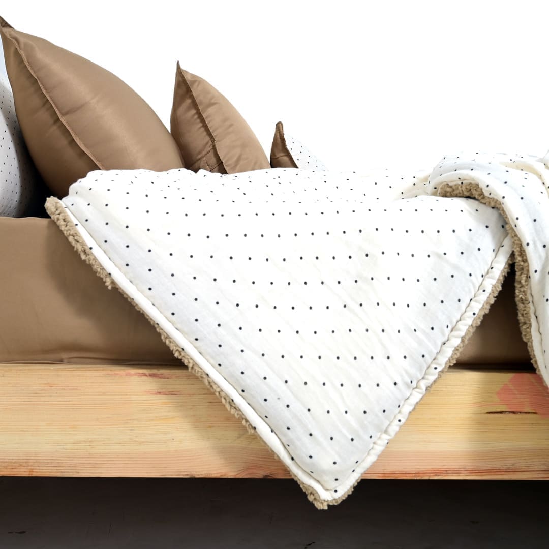 Zarf California King Size Reversible Quilt  With 2 pillowcases and 1 Breakfast Cushion cover - Dottie