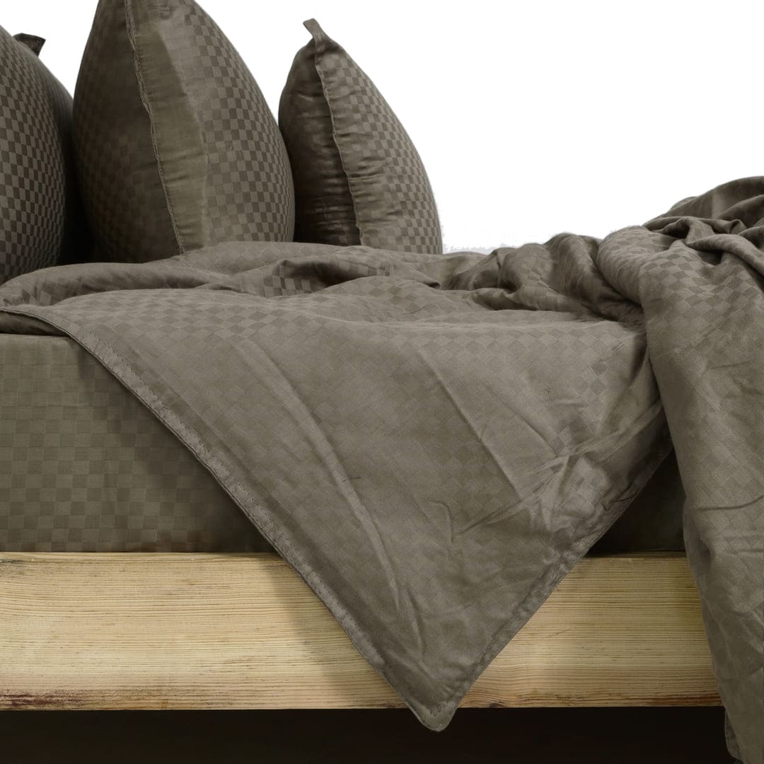 Zeries Egyptian Cotton Jacquard Bedsheets With 2 Pillow Cases & 2 Cushion Covers - Chestnut