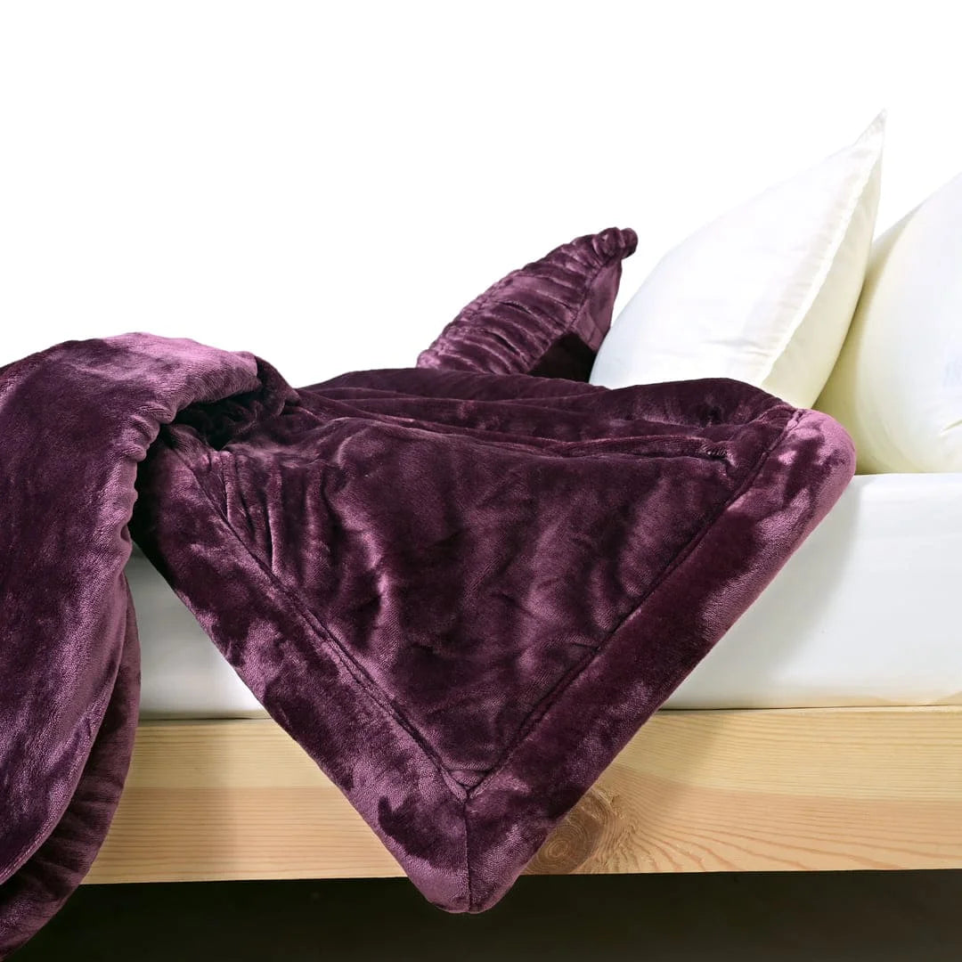 Zarf Ultra-Warm Luxury Winter Blanket With Two Cushion Covers - Amethyst