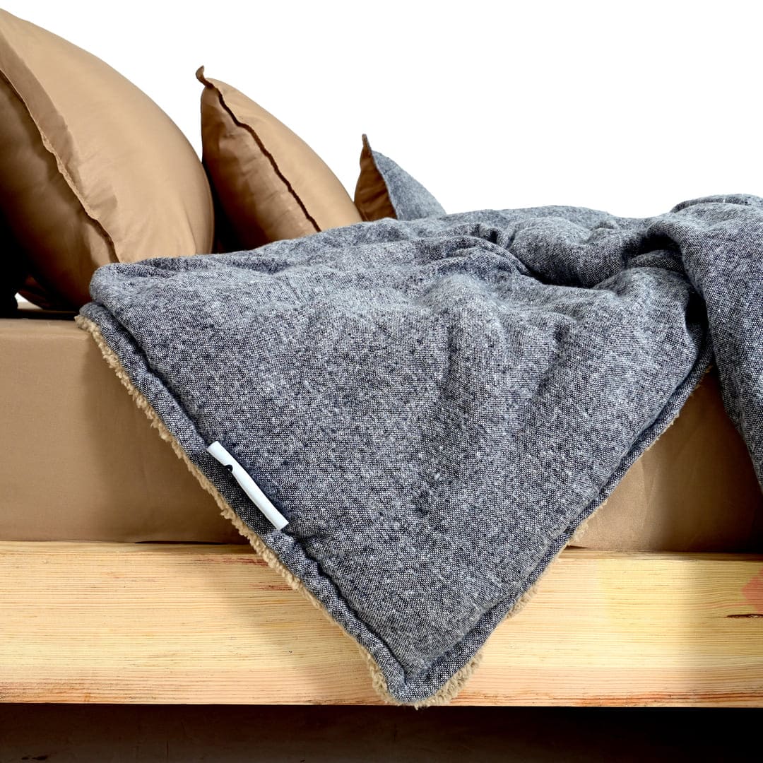 Zarf California King Size Reversible Quilt  With 2 pillowcases and 1 Breakfast Cushion cover - Fleck