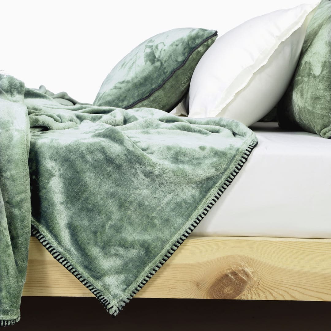 Zarf All-Season Premium AC Blanket With Two Cushion Covers - Eucalyptus