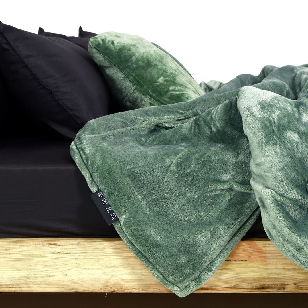 Zarf California King Size Reversible Quilt With 2 Cushion Covers - Seafoam