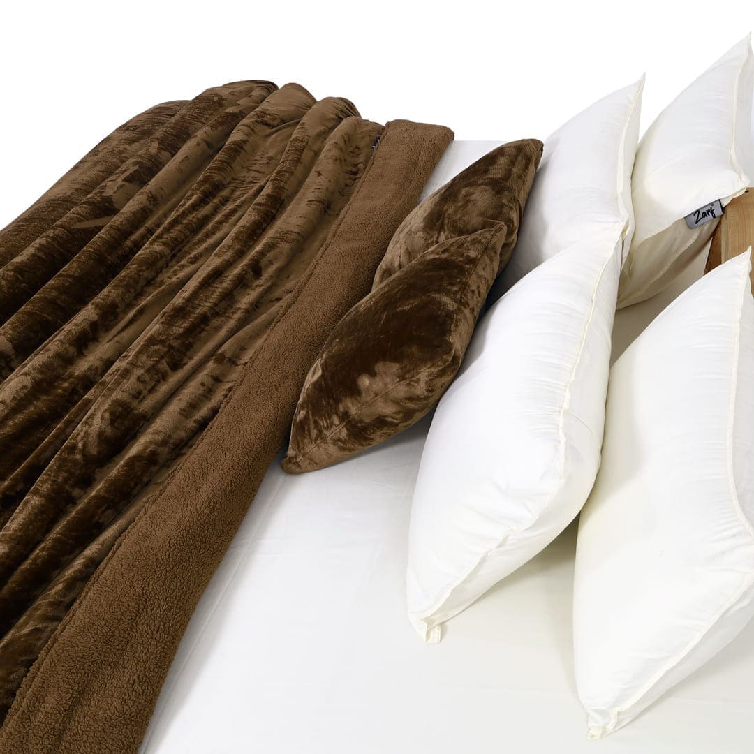 Zarf California King Size Reversible Quilt With 2 Cushion Covers - Cedar