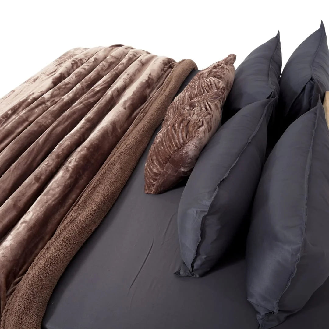 Zarf California King Size Reversible Quilt With 2 Cushion Covers - Cedar