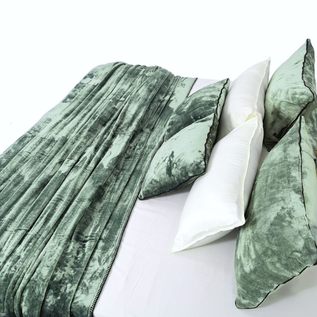 Zarf All-Season Premium AC Blanket With Two Cushion Covers - Eucalyptus
