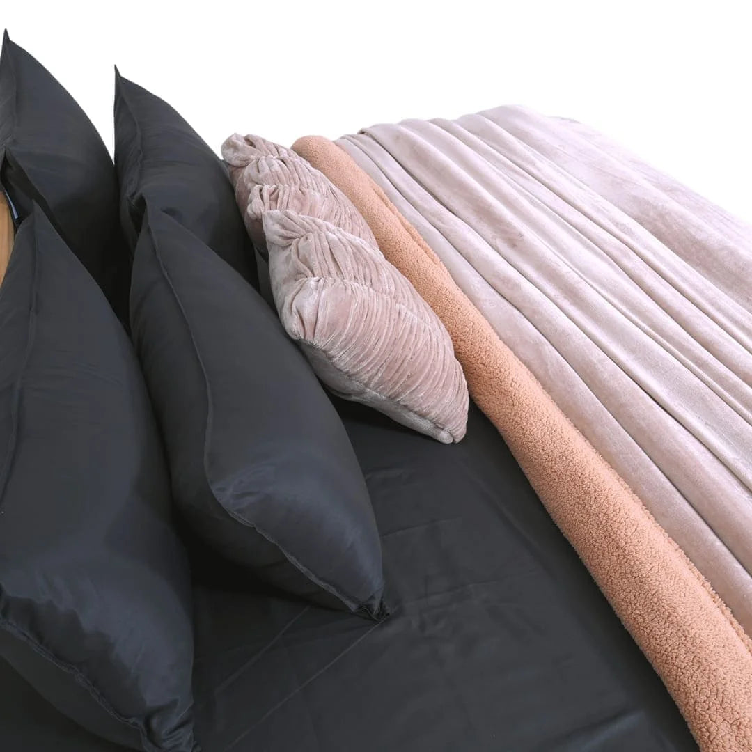 Zarf California King Size Reversible Quilt With 2 Cushion Covers - Peony