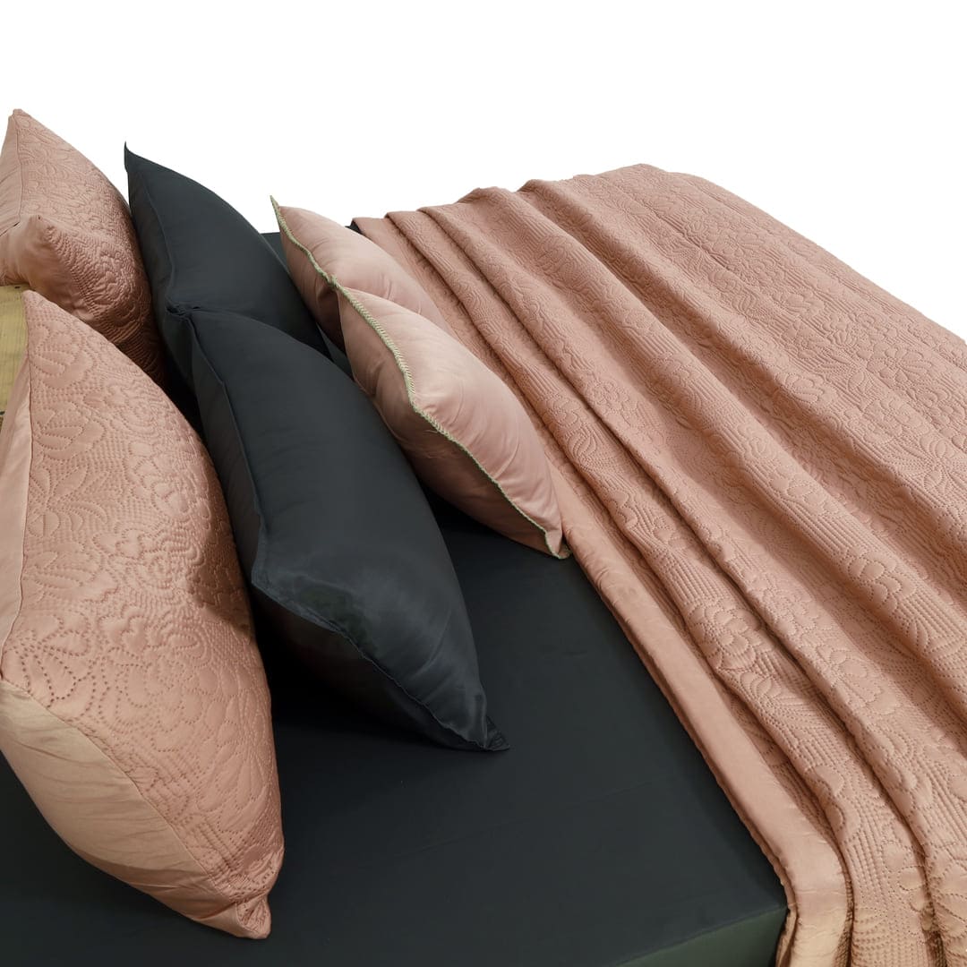 Zarf California King Size AC Comforter With 2 Pillow Cases & 2 Cushion Covers - Blush