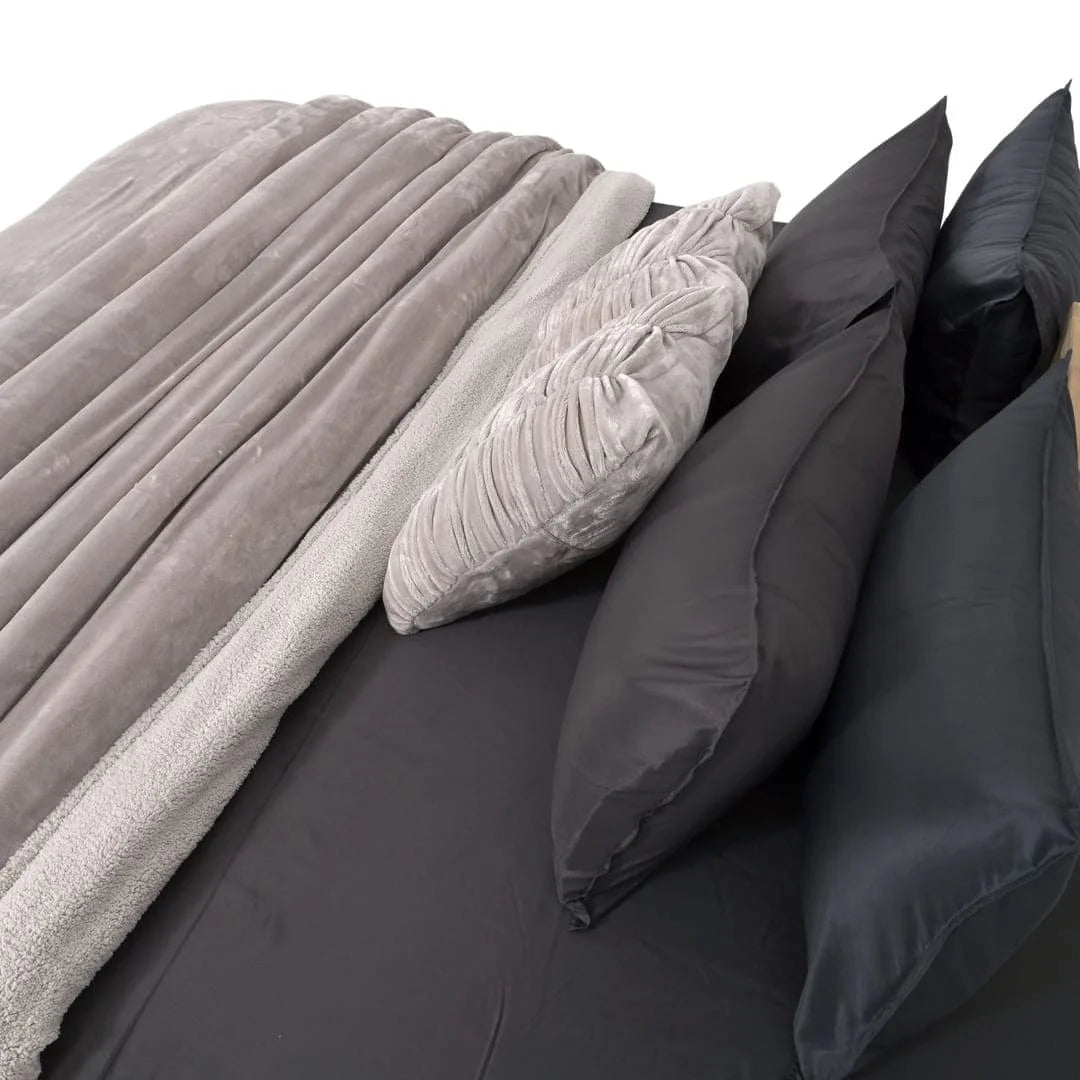 Zarf California King Size Reversible Quilt With 2 Cushion Covers - Chrome