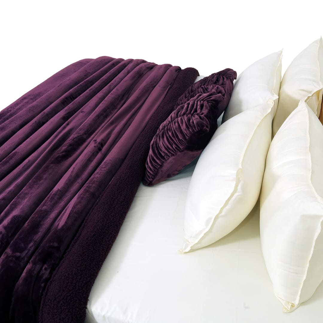 Zarf California King Size Reversible Quilt With 2 Cushion Covers - Merlot