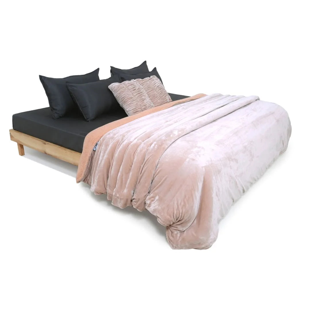 Zarf California King Size Reversible Quilt With 2 Cushion Covers - Peony