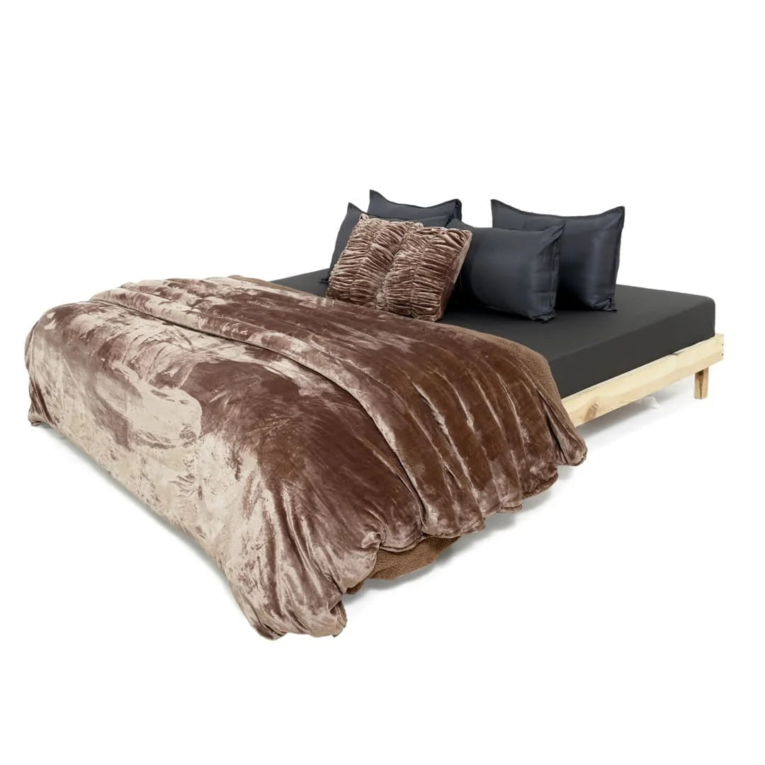 Zarf California King Size Reversible Quilt With 2 Cushion Covers - Cedar