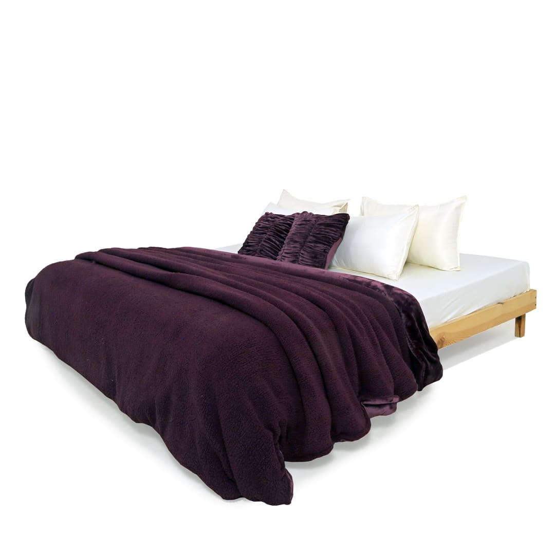 Zarf California King Size Reversible Quilt With 2 Cushion Covers - Merlot
