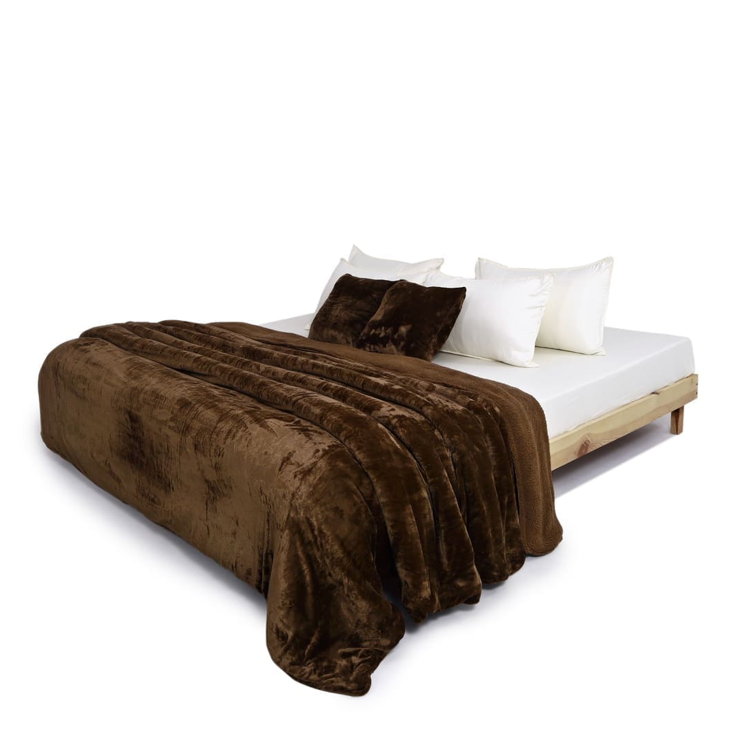 Zarf California King Size Reversible Quilt With 2 Cushion Covers - Cedar