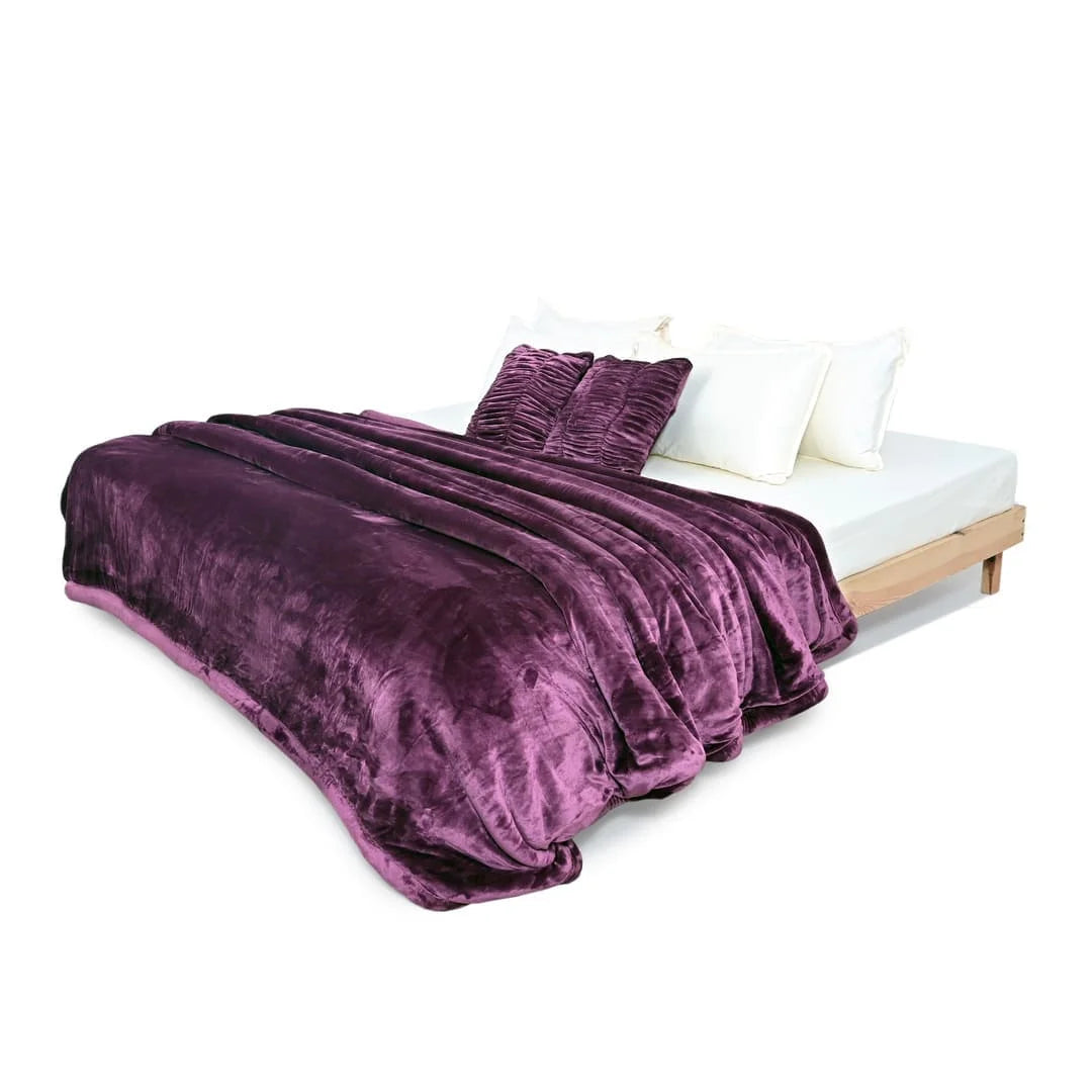 Zarf Ultra-Warm Luxury Winter Blanket With Two Cushion Covers - Amethyst