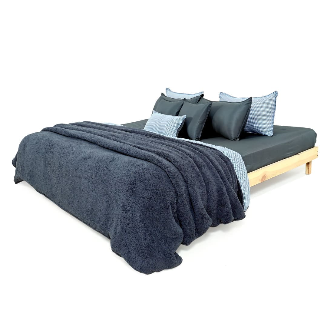 Zarf California King Size Reversible Quilt  With 2 pillowcases and 1 Breakfast Cushion cover - Gingham