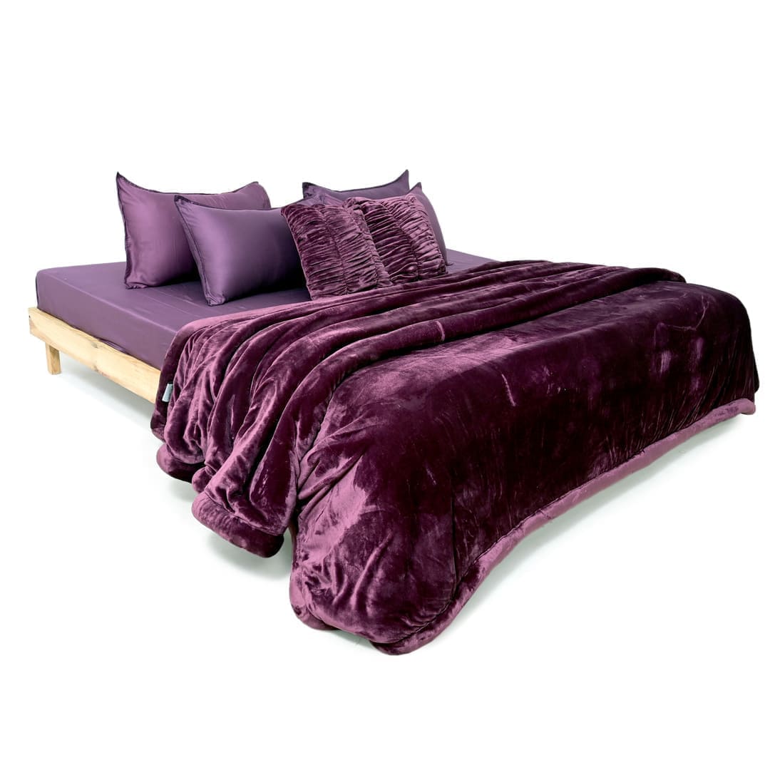 Zarf Ultra-Warm Luxury Winter Blanket With Two Cushion Covers - Amethyst
