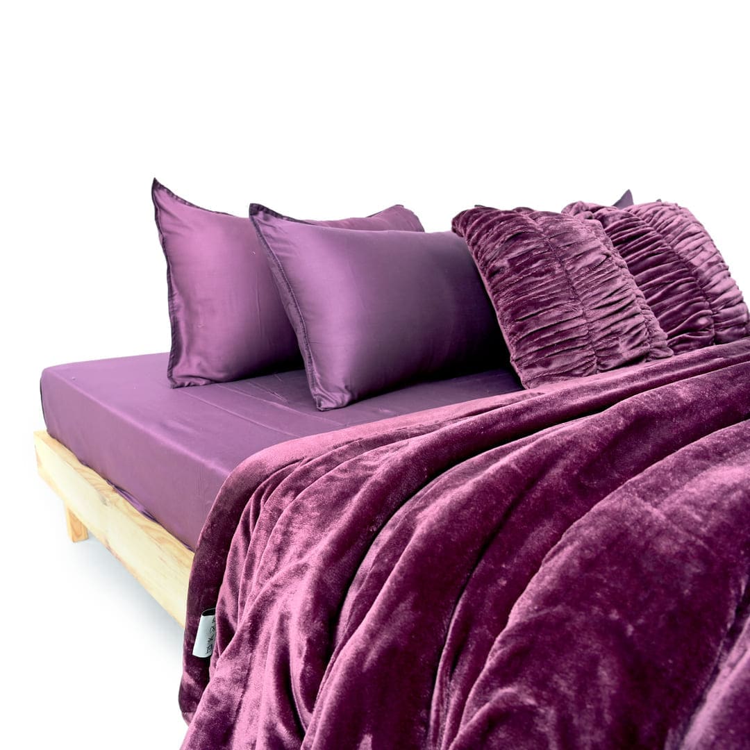 Zarf Ultra-Warm Luxury Winter Blanket With Two Cushion Covers - Amethyst