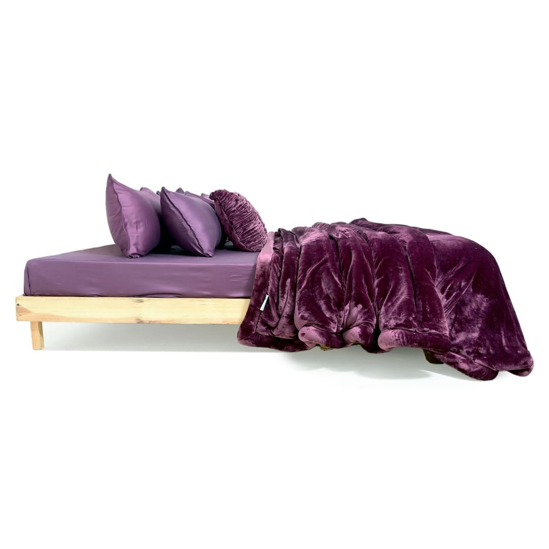 Zarf Ultra-Warm Luxury Winter Blanket With Two Cushion Covers - Amethyst