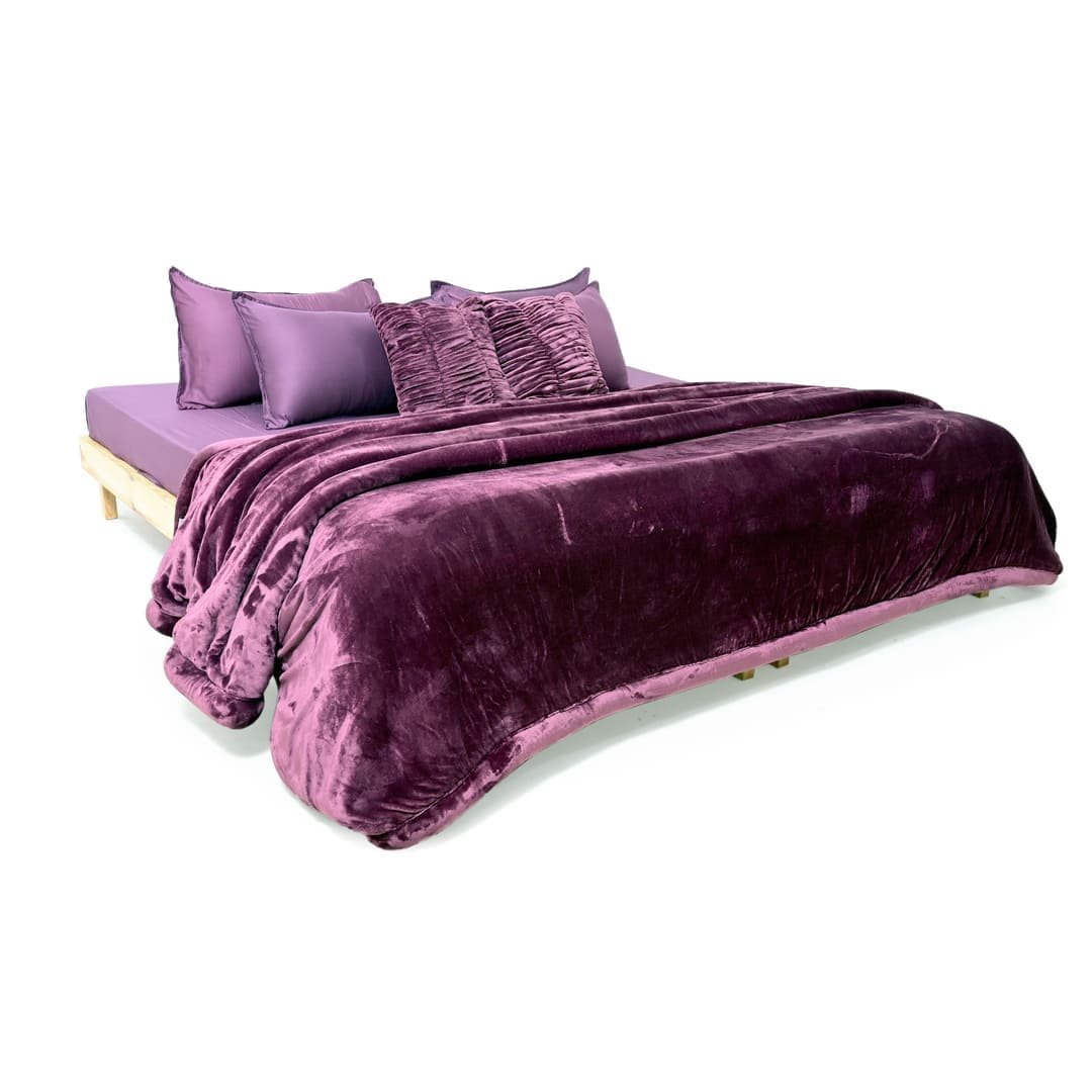 Zarf Ultra-Warm Luxury Winter Blanket With Two Cushion Covers - Amethyst