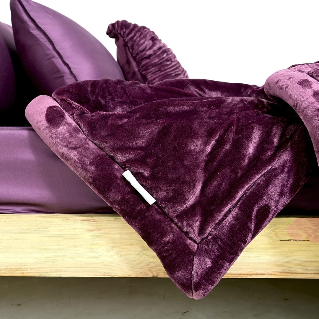 Zarf Ultra-Warm Luxury Winter Blanket With Two Cushion Covers - Amethyst